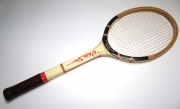 Stará dřevěná tenisová raketa Germina White Star, NDR c 1970