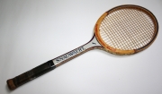 Stará dřevěná tenisová raketa Snauwaert International Club, Belgie c 1973